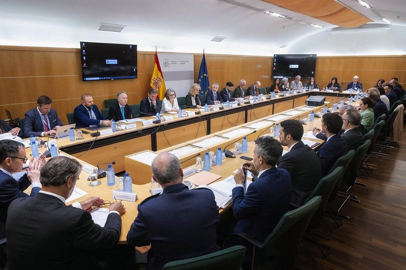 El ministro del Interior, Fernando Grande-Marlaska, preside la reunión en la que se ha activado la Red de Coordinación para la Seguridad en Procesos Electorales. POOL MONCLOA