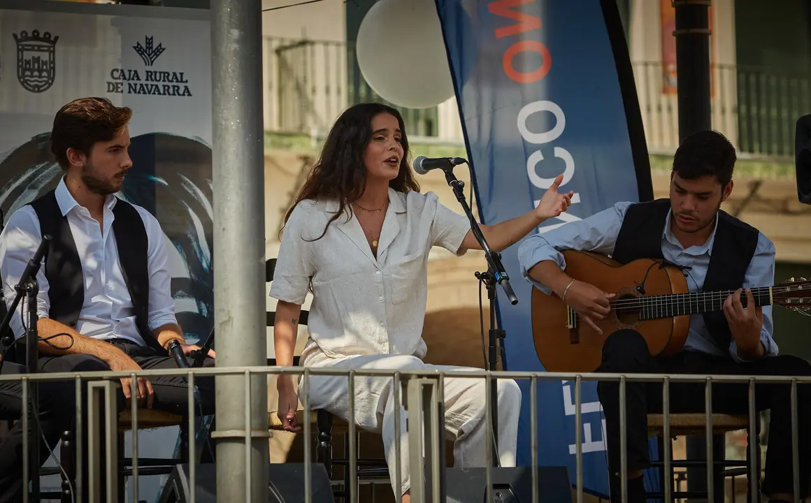 Actuaciones en Tudela de Jos&eacute; Jim&eacute;nez 'T&iacute;o Selin' y Jos&eacute; Jim&eacute;nez 'Hjo', acto seguido han tocado &Aacute;ngeles Toledano junto con Benito Bernal, en el festival Flamenco On Fire.