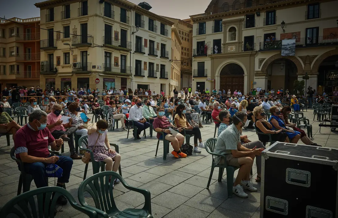 Actuaciones en Tudela de Jos&eacute; Jim&eacute;nez 'T&iacute;o Selin' y Jos&eacute; Jim&eacute;nez 'Hjo', acto seguido han tocado &Aacute;ngeles Toledano junto con Benito Bernal, en el festival Flamenco On Fire.