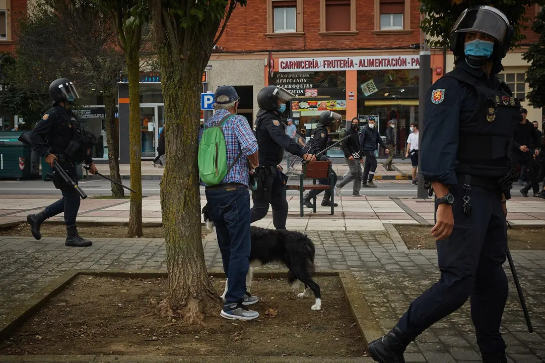 Disturbios en el barrio de la Rochapea por el desalojo del gaztetxe ubicado en el mismo barrio.