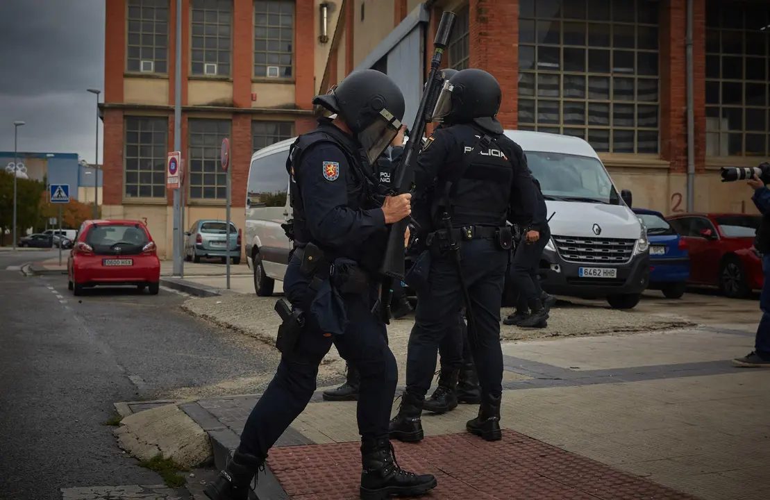 Disturbios en el barrio de la Rochapea por el desalojo del gaztetxe ubicado en el mismo barrio.