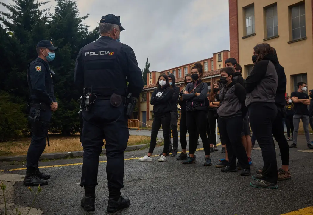 Disturbios en el barrio de la Rochapea por el desalojo del gaztetxe ubicado en el mismo barrio.