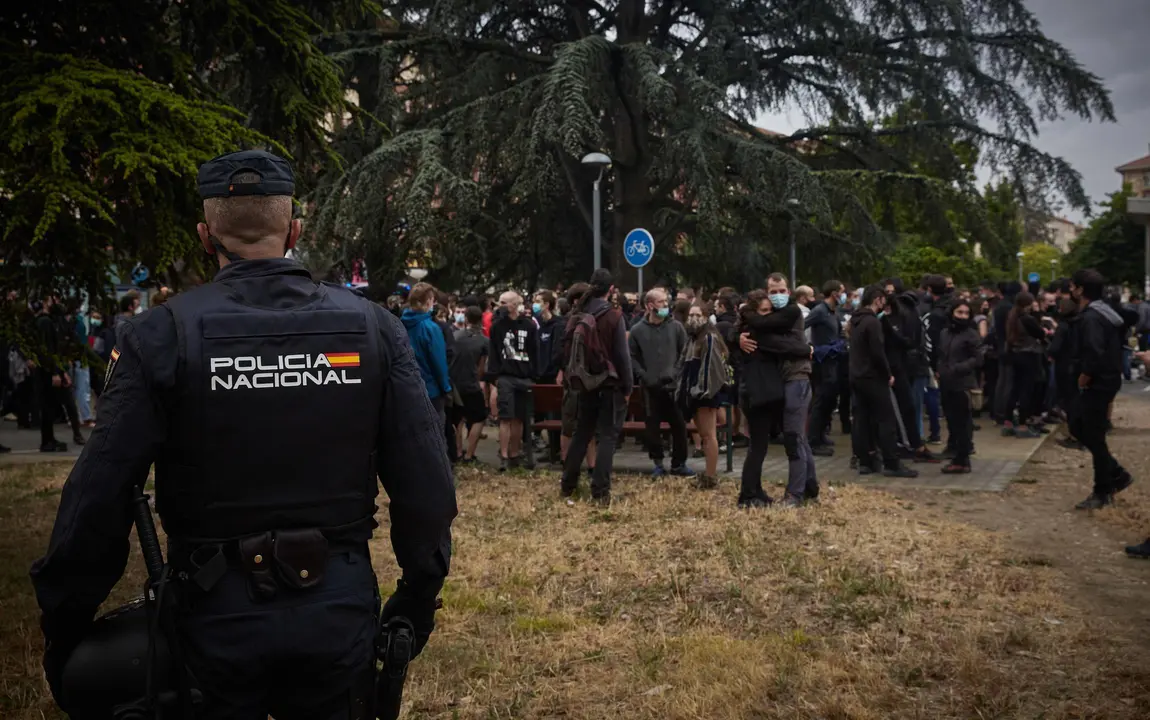 Disturbios en el barrio de la Rochapea por el desalojo del gaztetxe ubicado en el mismo barrio.