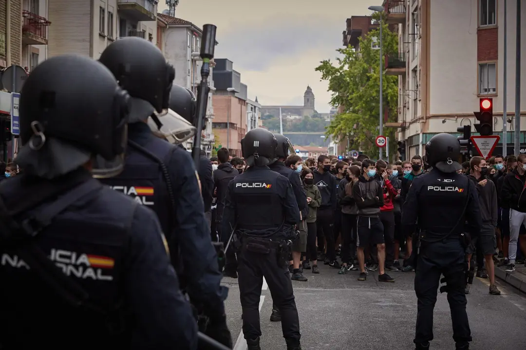 Disturbios en el barrio de la Rochapea por el desalojo del gaztetxe ubicado en el mismo barrio.