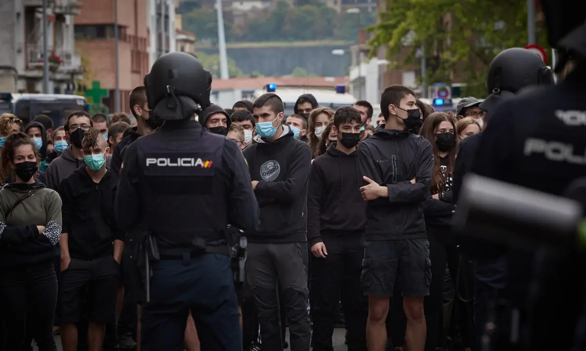 Disturbios en el barrio de la Rochapea por el desalojo del gaztetxe ubicado en el mismo barrio.