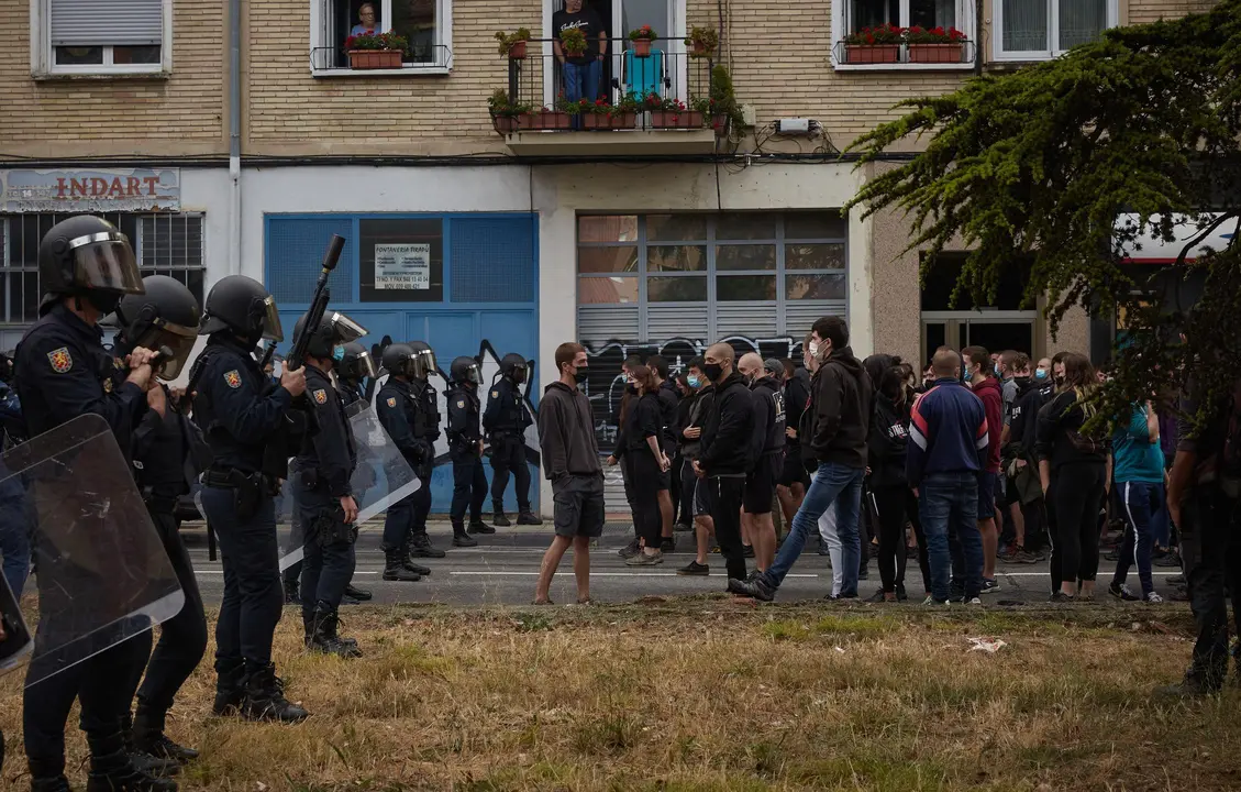 Disturbios en el barrio de la Rochapea por el desalojo del gaztetxe ubicado en el mismo barrio.