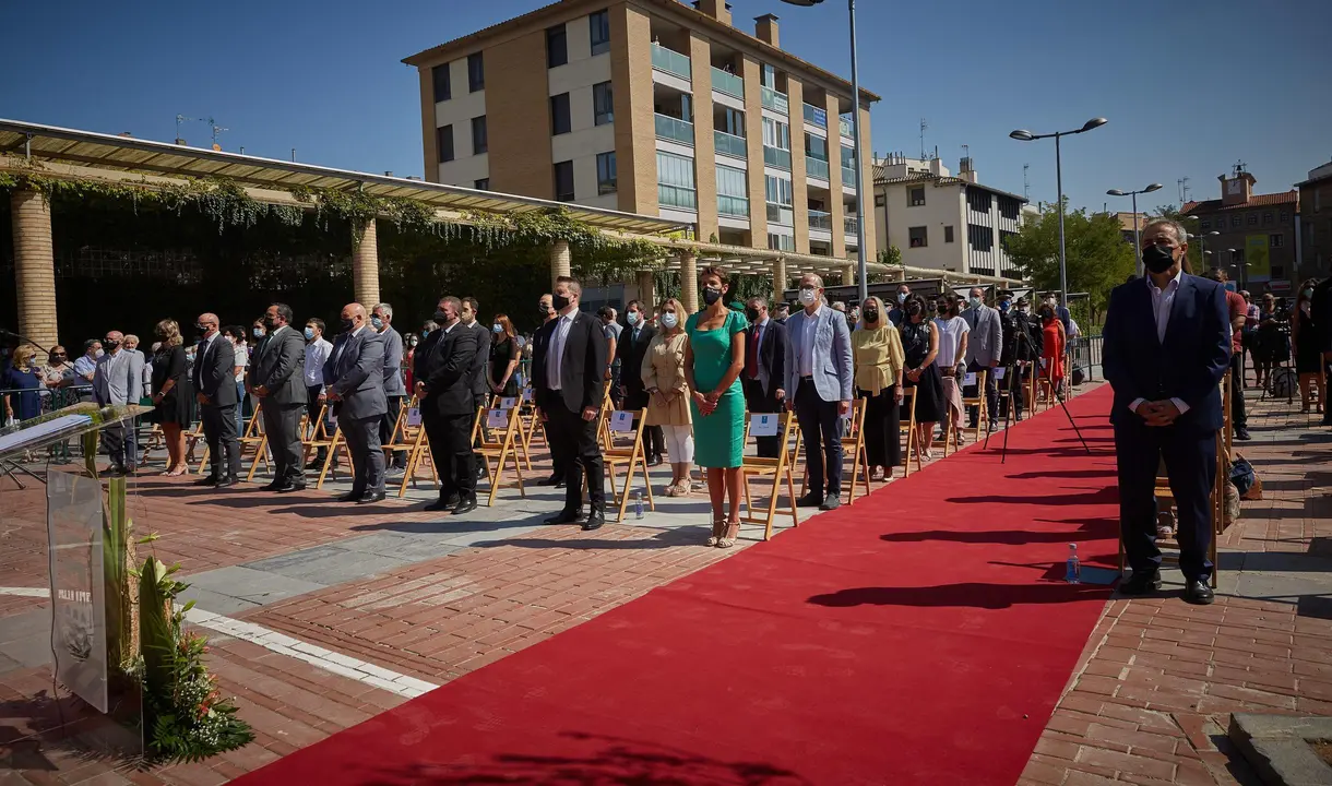 Inauguraci&oacute;n de la escultura 'El abrazo de Tudela' en la capital ribera. 
