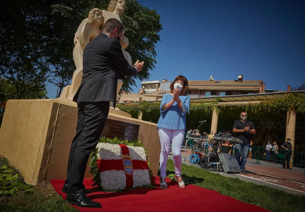 Inauguraci&oacute;n de la escultura 'El abrazo de Tudela' en la capital ribera. 