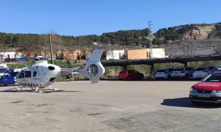 Helic&oacute;ptero en el que ha tenido que ser trasladado el conducotor herido. FOTO: POLIC&Iacute;A FORAL