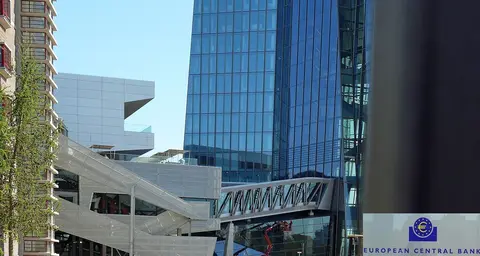 bank-879381_1920