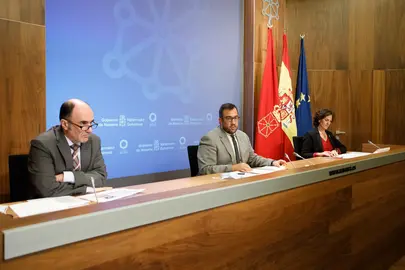 De izda a dcha Ayerdi, Rem&iacute;rez y G&oacute;mez