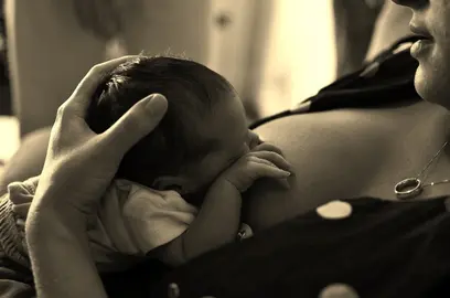 breastfeeding-5477488_1280
