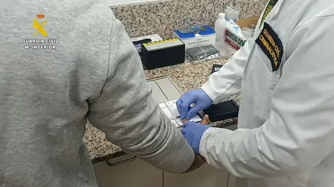 Detenidas cinco personas por intentar el matrimonio forzado de una menor y por malos tratos a otra.
Cedida