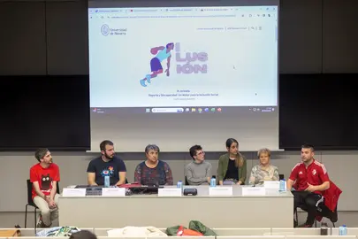 De izquierda a derecha, Ion Gonz&aacute;lez, Artiz Huarte, Carmen Garc&iacute;a, Damaris Fern&aacute;ndez, Carmen Rubio y Oier Altuna, durante la III Jornada de Deporte Adaptado de la Universidad de Navarra. Cedida