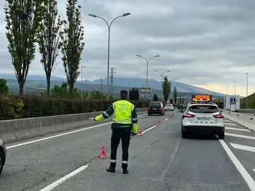 Guardia Civil ha atendido una salida de v&iacute;a en la PA km4,5 Mutilva.
Cedida