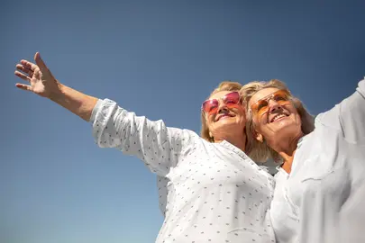 CONFERENCIA: "CUANDO ENVEJECEMOS. UNA OPORTUNIDAD PARA SEGUIR APRENDIENDO" EN EL CORTE INGL&Eacute;S PAMPLONA.
<a href="https://www.freepik.es/foto-gratis/cerca-mujeres-mayores-felices_18892692.htm#fromView=search&page=1&position=6&uuid=869d5276-b08e-466b-b0fa-19818e1c7860">Imagen de freepik</a>