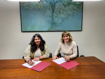 De izquierda a derecha: la presidenta de la Red Navarra de Lucha contra la Pobreza, Andrea Corera, y la directora general de Protecci&oacute;n Social y Cooperaci&oacute;n al Desarrollo, In&eacute;s Jim&eacute;nez. GN