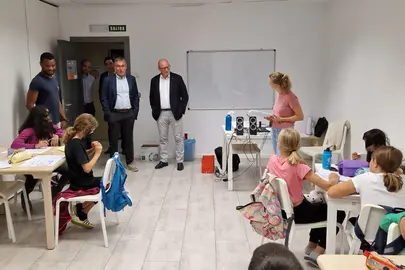 Visita del consejero Gimeno a una de las sesiones de la 'English Week' del pasado oto&ntilde;o en Lekaroz. GN