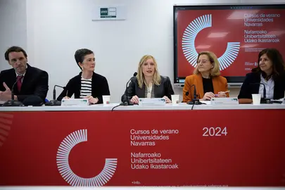 La consejera Fanlo en un momento de su intervenci&oacute;n, junto al resto de participantes en la presentaci&oacute;n. GN