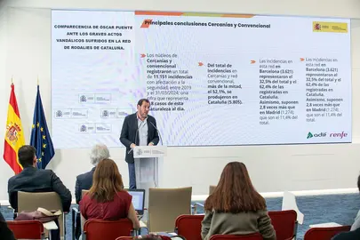 El ministro de Transportes y Movilidad Sostenible, &Oacute;scar Puente, durante su comparecencia ante los medios de comunicaci&oacute;n. POOL MONCLOA