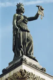 Monumento de los Fueros.
GN