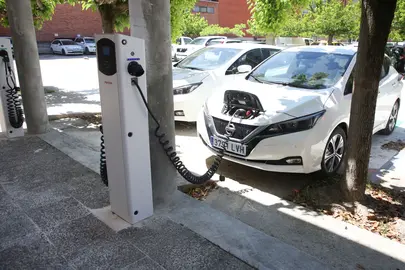Carga de veh&iacute;culo el&eacute;ctrico. GN