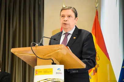 El ministro de Agricultura, Pesca y Alimentaci&oacute;n, Luis Planas, durante su intervenci&oacute;n en el acto de clausura del foro. POOL MONCLOA