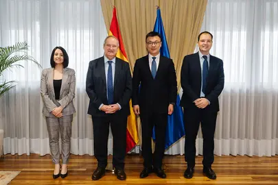 Foto de familia de la reuni&oacute;n. POOL MONCLOA