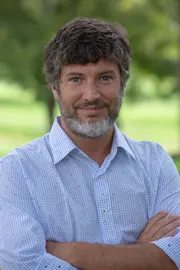 Apolinar Varela, investigador principal del estudio y profesor de la Facultad de Educaci&oacute;n y Psicolog&iacute;a. Cedida