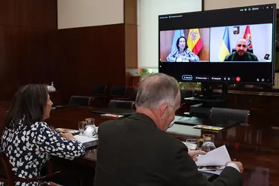 La ministra de Defensa, Margarita Robles, durante la videoconferencia mantenida con su hom&oacute;logo ucraniano. POOL MONCLOA
