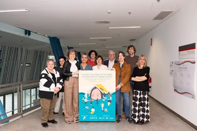 La consejera Esnaola con algunas de las personas que han participado en la presentaci&oacute;n. GN