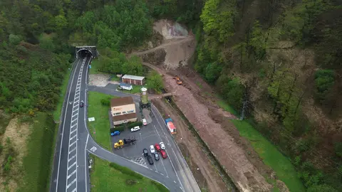 Imagen a&eacute;rea de los trabajos en la boca norte del t&uacute;nel. GN