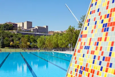 Piscina municipal de Aranzadi. AP