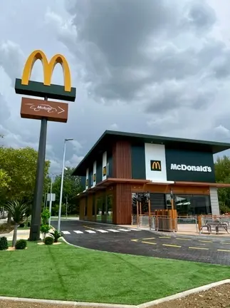 McDonald&acute;s Pamplona exterior