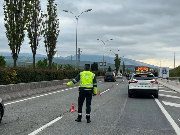 Guardia Civil ha atendido una salida de v&iacute;a en la PA km4,5 Mutilva.
Cedida
