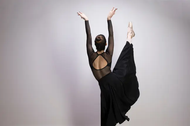 D&iacute;a Internacional de la Danza.
<a href="https://www.freepik.es/foto-gratis/vista-posterior-bailarina-pierna-arriba_5020811.htm#fromView=search&page=2&position=19&uuid=db7d4a83-2e05-48a2-8d12-db9686278174">Imagen de freepik</a>