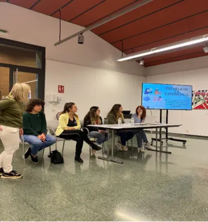 De izqda. a drcha. Ana Uzqueda, Concejala del Ayuntamiento de Caparroso, Ux&uacute;a Legaz, enfermera del Consultorio de Caparroso, Leticia Valencia, Trabajadora Social de la Mancomunidad de Servicios Sociales de Base de la Zona de Olite, Raquel Carrera, enfermera del Consultorio de Caparroso, Raquel Sanz, enfermera del Centro de Salud de Olite y M&oacute;nica Garc&iacute;a, Trabajadora Social de la Zona B&aacute;sica de Salud de Olite.
Cedida
