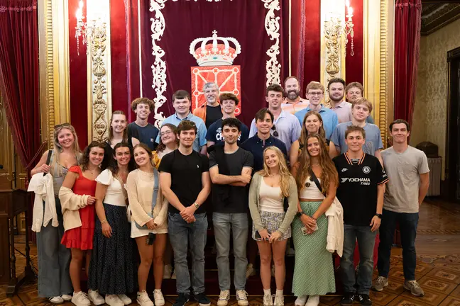 Recepci&oacute;n de estudiantes en el Palacio de Navarra. GN