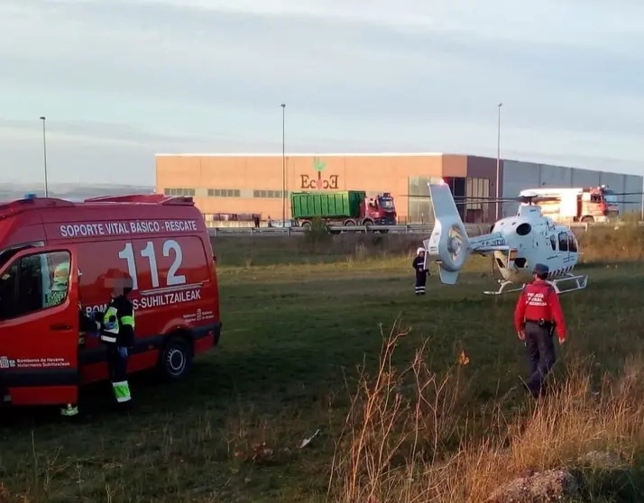 Imágenes del turismo accidentado que ha tratado al joven que ha resultado herido grave. FOTO: POLICIA FORAL