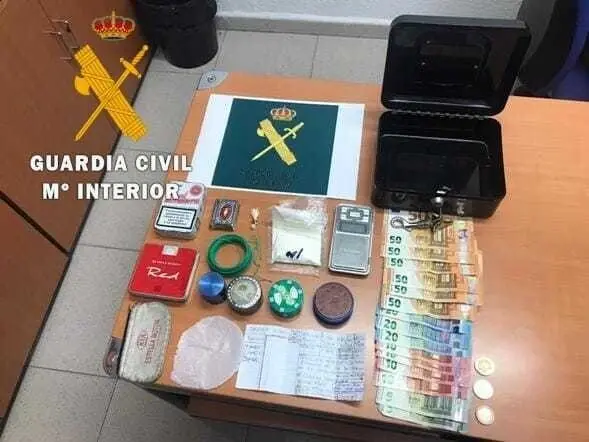 Material incautado por la Guardia Civil.