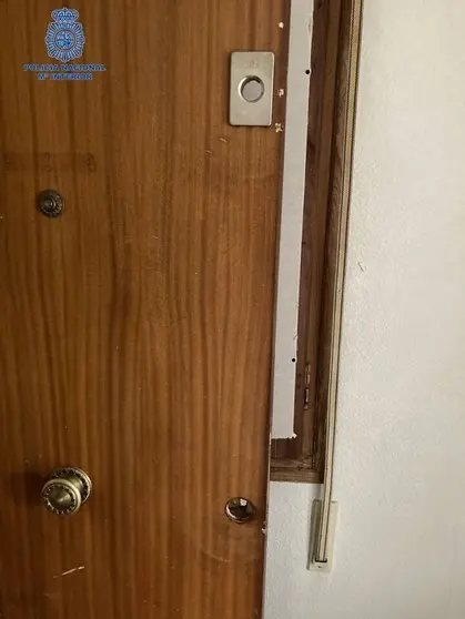 Imagen del estado de la puerta de la casa ocupada