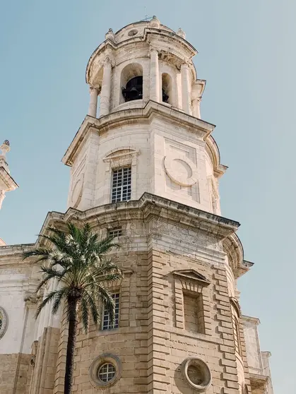 tiro-angulo-vertical-catedral-cadiz-cadiz-espana