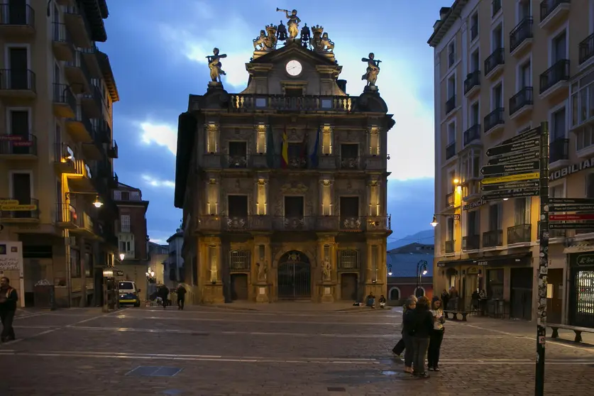 FACHADA ILUMINADA_NARANJA