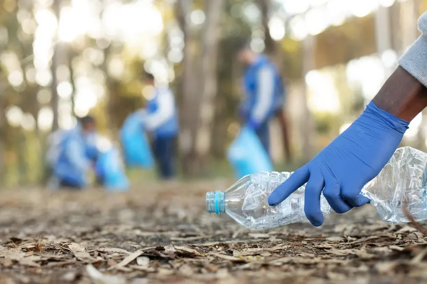 cerrar-botella-recolectora-mano