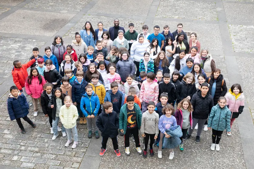 Alumnado del colegio Doña Mayor.
AP