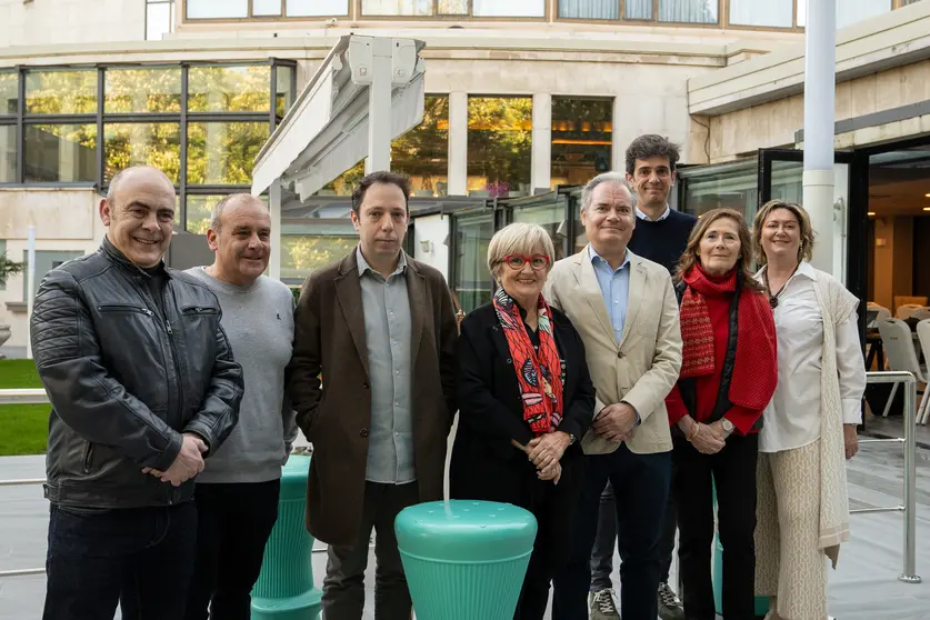 Martín Sarobe, presidente Academia Navarra de Gastronomía; David Yárnoz, chef del restaurante del Molino de Urdániz; y 
de María del Mar Churruca, presidenta de la Academia Vasca de Gastronomía y coordinadora del foro de presidentes de las Academias Autonómicas de Gastronomía. 
Navarra Capital