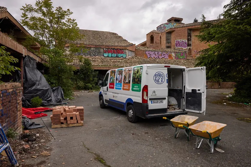 El Ayuntamiento clausura el antiguo convento de Agustinas, en Aranzadi, y busca alternativas para las personas que pernoctaban en la zona.
Imagen de Jesús Garzarón AP