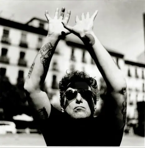 ANDRÉS CALAMARO INICIA SU GIRA "AGENDA 1999". GET IN