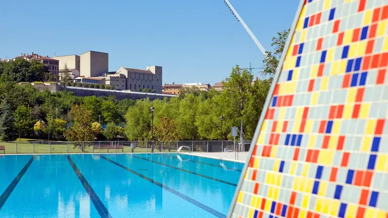Piscina municipal de Aranzadi. AP