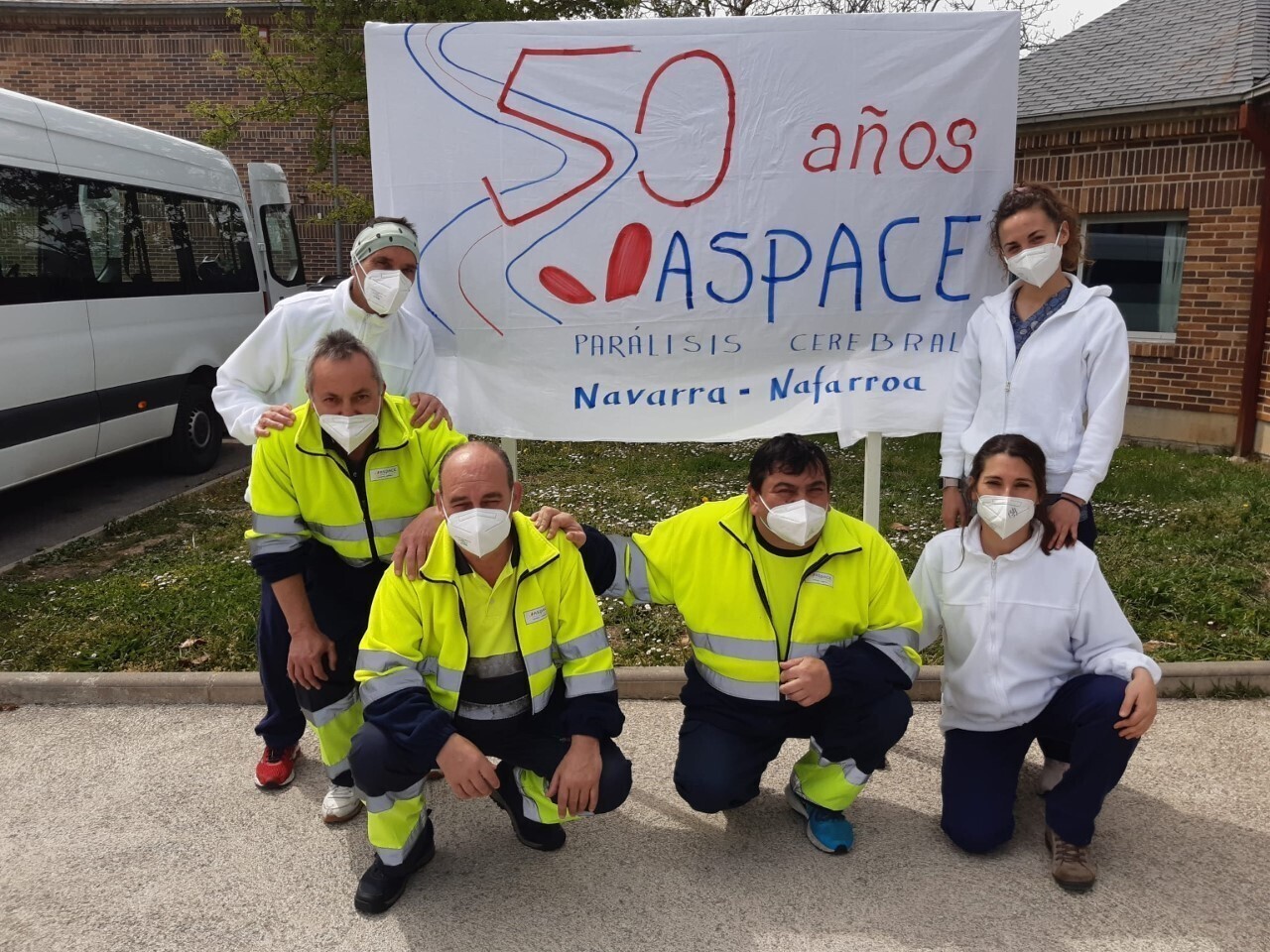 Equipo de profesionales celebrando el 50 de Aspace
